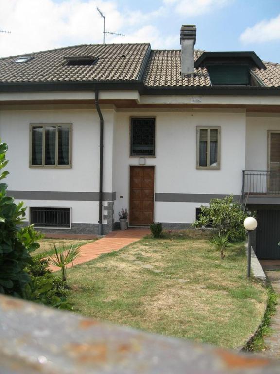 Bed and Breakfast La Casa Dei Pini Malnate Exterior foto